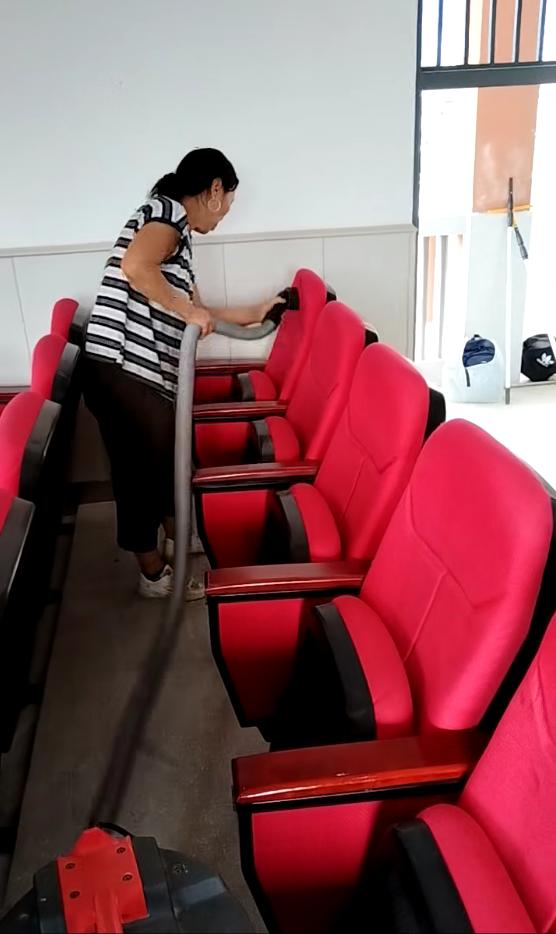 一尘一净见初心,一室温情暖特教